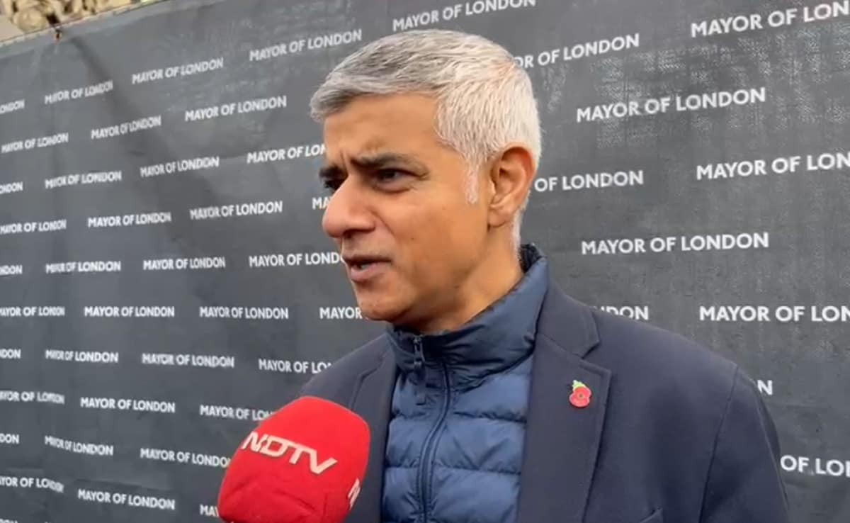 Why London Mayor Wants Bollywood To Redo ‘Amar Akbar Anthony’