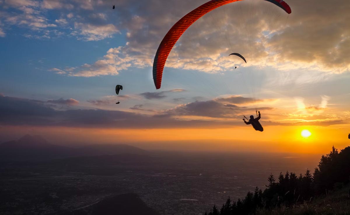 Polish Paraglider Goes Missing In Himachal’s Kangra, Helicopters Deployed To Locate Him