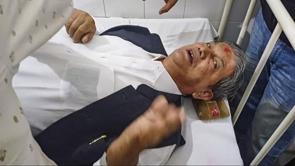 Former Uttarakhand Chief Minister Harish Rawat hospitalised after car accident