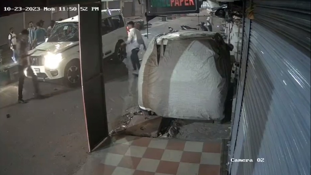 Video: Speeding Scorpio spins out of control, runs over balloon-seller in Meerut