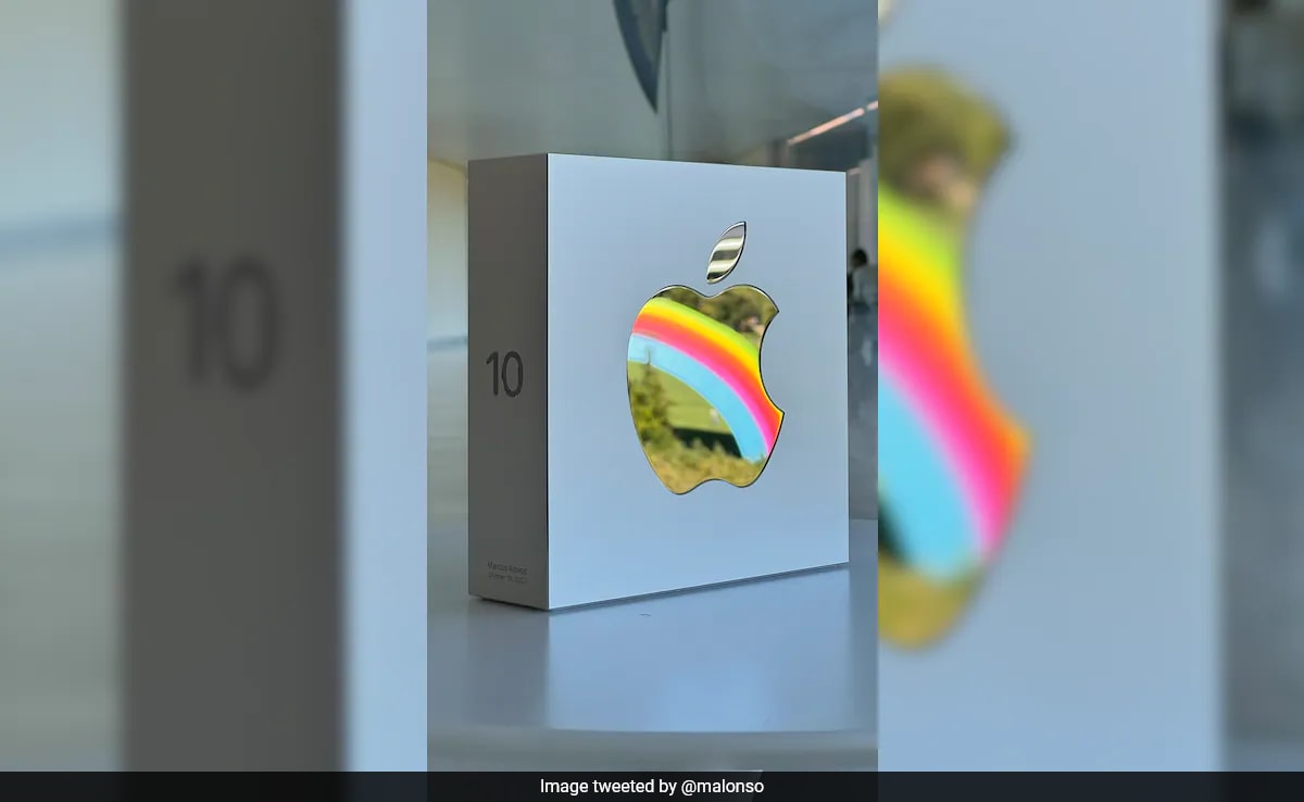 Watch: Apple Employee Unboxes Gift By Company On His 10-Year Anniversary