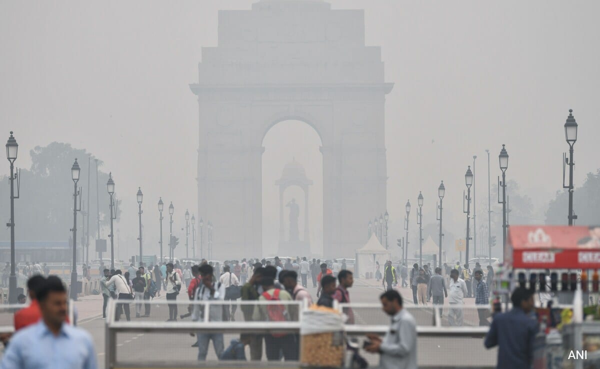 Light Rain Likely In Delhi On Friday, Air Quality ‘Severe’