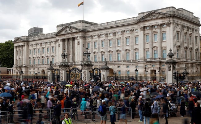 Man Who Trespassed Near Buckingham Palace Not To Go To Jail