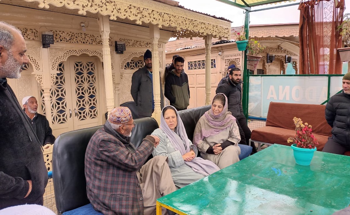 Mehbooba Mufti Visits Families Affected By Dal Lake Fire, Seeks Soft Loans