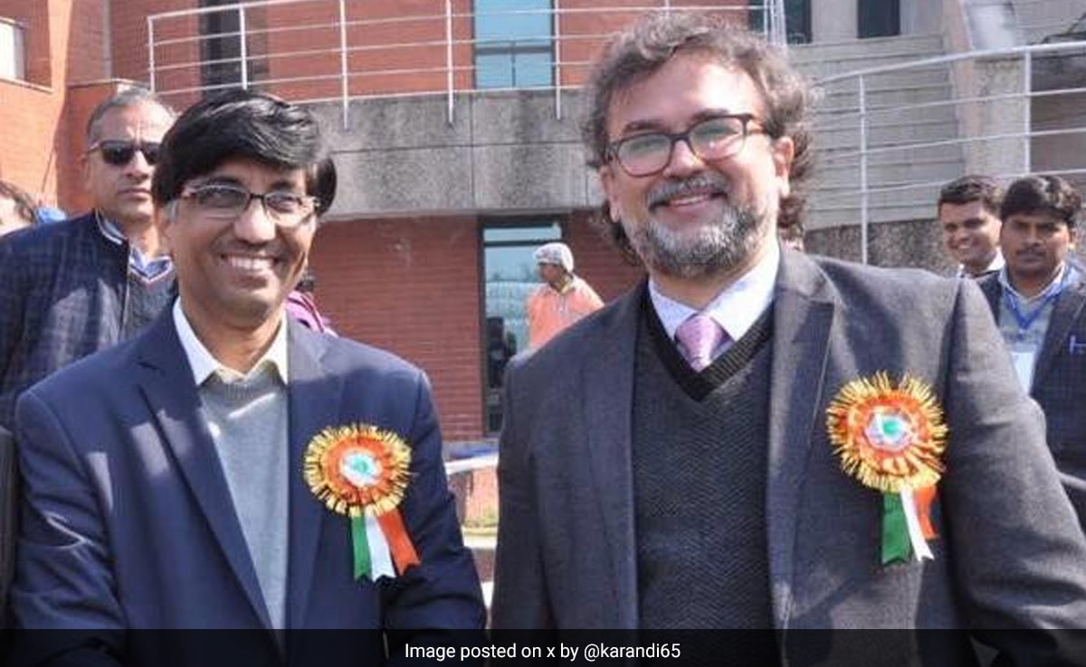 What IIT Kanpur Professor Said Moments Before He Collapsed On Stage, Died