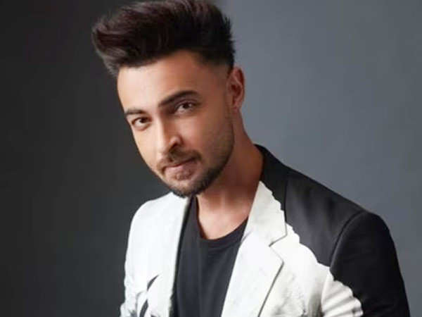 Salman Khanâs brother-in-law Aayush Sharmaâs car involved in an accident. Read inside: