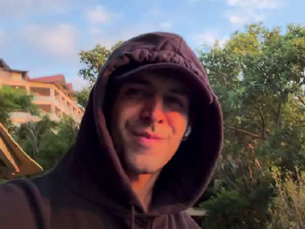 Kartik Aaryan wraps Kashmir schedule of Chandu Champion watch