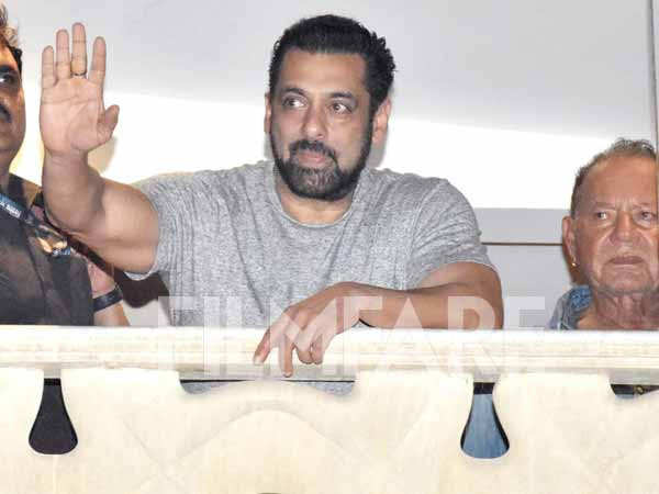 Salman Khan greets fans on his 58th birthday. See pics: