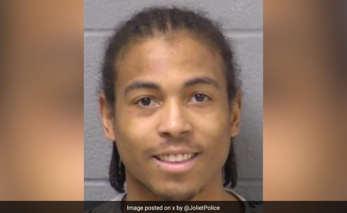 7 Killed In Shooting Near Chicago, Cops Hunt For “Armed, Dangerous” Suspect