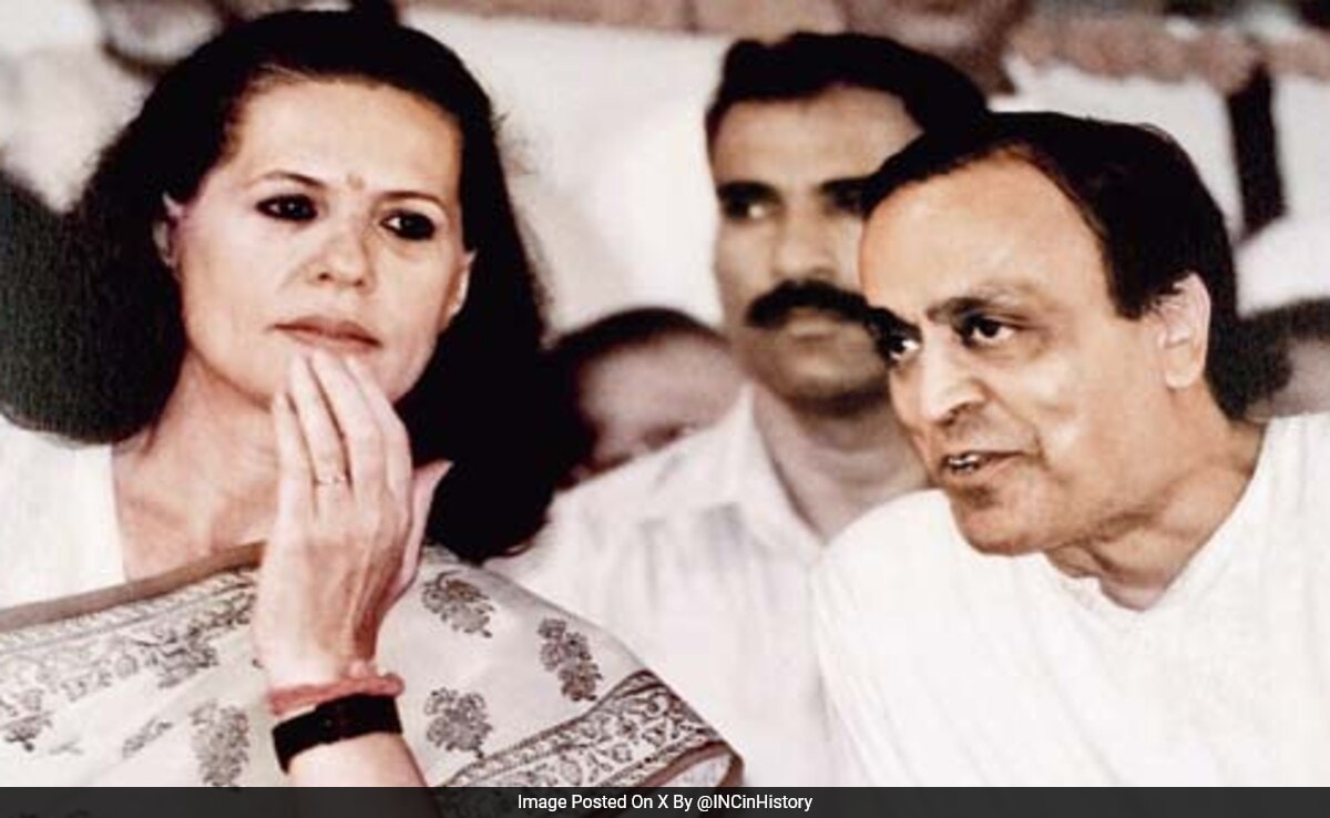 The Gandhi-Deora Ties And How Milind Deora’s Exit Impacts Congress