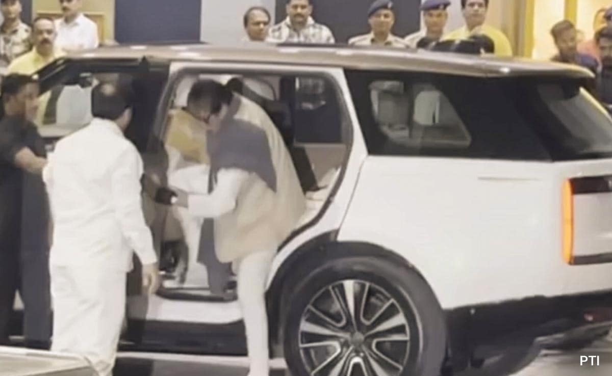 Celebs At Ayodhya: Amitabh Bachchan, Vicky-Katrina To Attend Temple Event