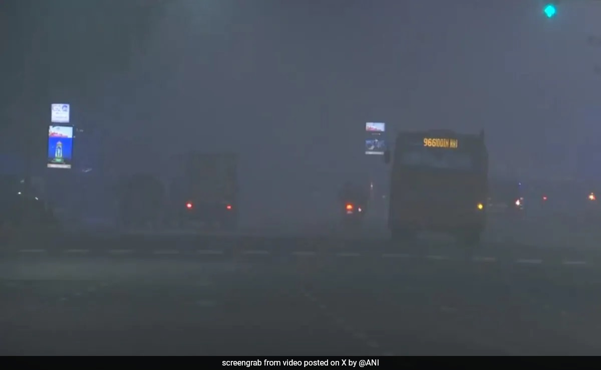 Delhi Wakes Up To Dense Fog Again, More Flights Delayed