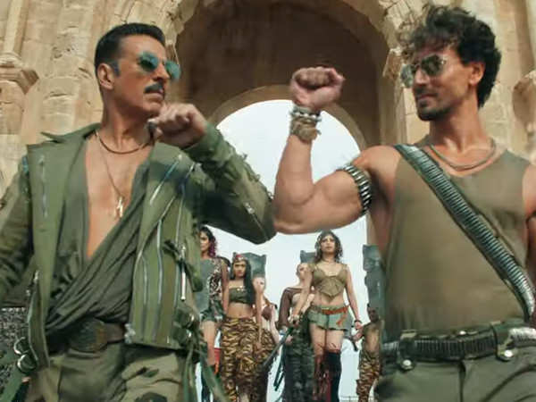 Akshay Kumar and Tiger Shroff show off their bromance in Bade Miyan Chote Miyan title track