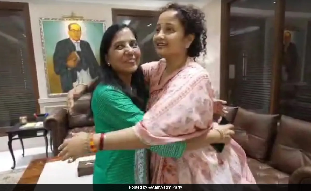 “Will Fight Together”: Arvind Kejriwal, Hemant Soren’s Wives Meet In Delhi