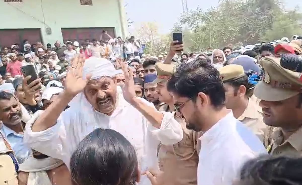 At Mukhtar Ansari’s Funeral, Argument Erupts Over Who Can Offer Soil