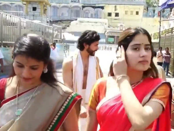 Janhvi Kapoor visits Tirumala temple with rumoured boyfriend Shikhar Pahariya and Orry