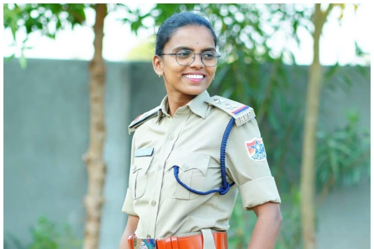 Telangana Woman Arrested For Pretending As Sub-inspector, Caught After Meeting Prospective Groom Telangana Woman Arrested For Pretending As Sub-inspector, Caught After Meeting Prospective Groom