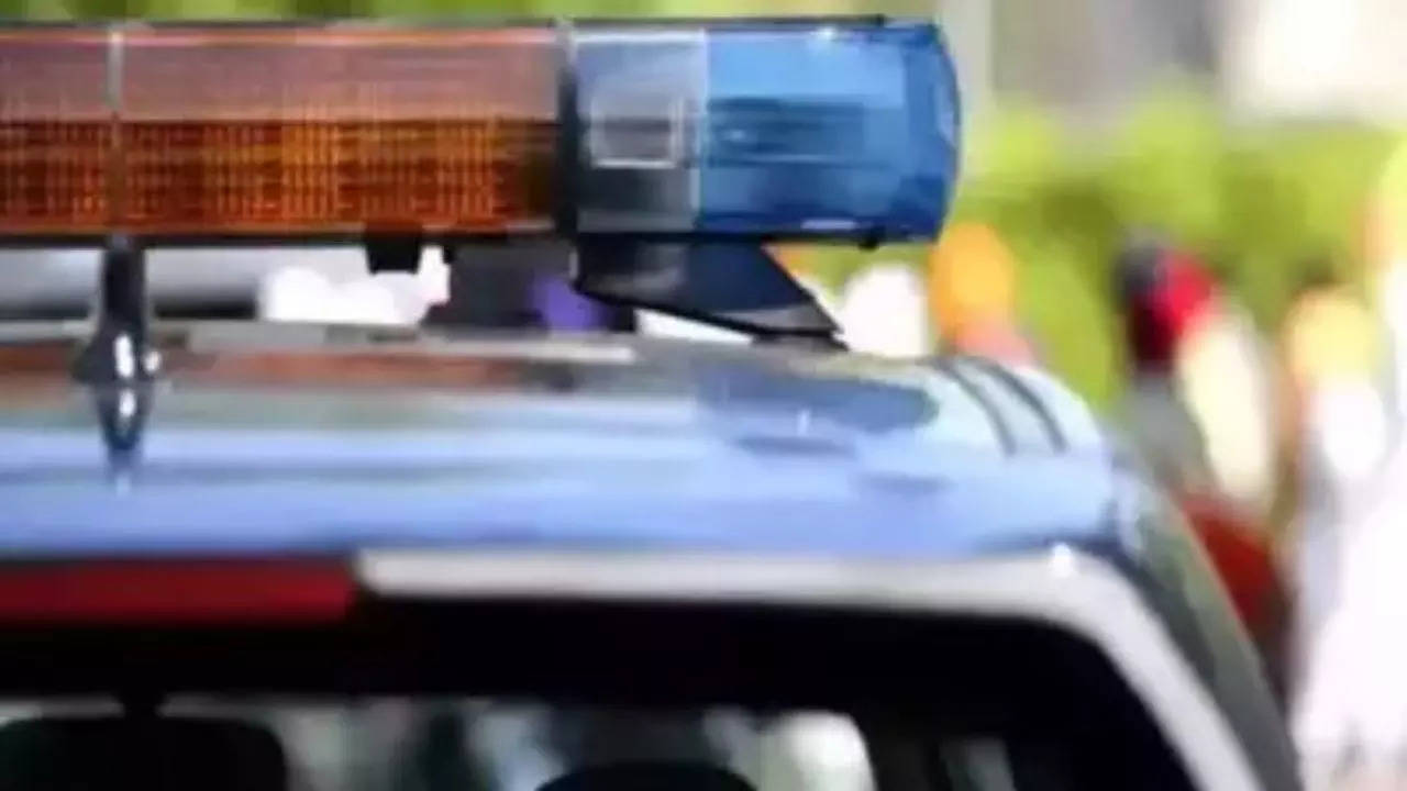 B’luru cops seize explosives from vehicle: Reports B’luru cops seize explosives from vehicle: Reports