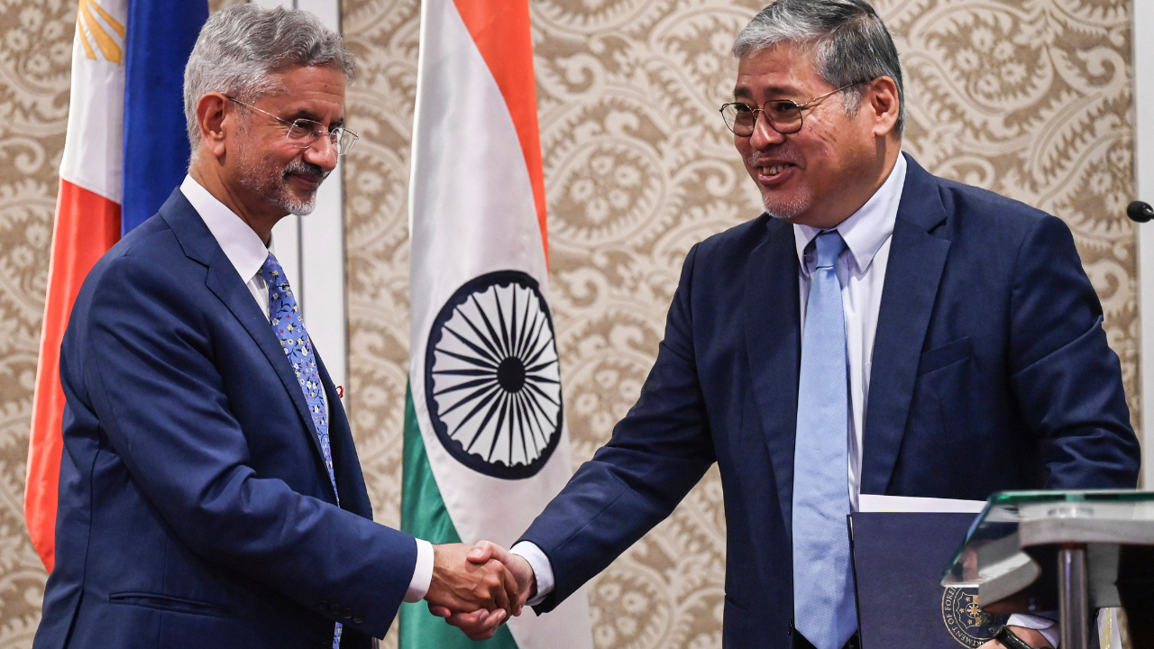 Jaishankar backs Philippines in South China Sea, riles China