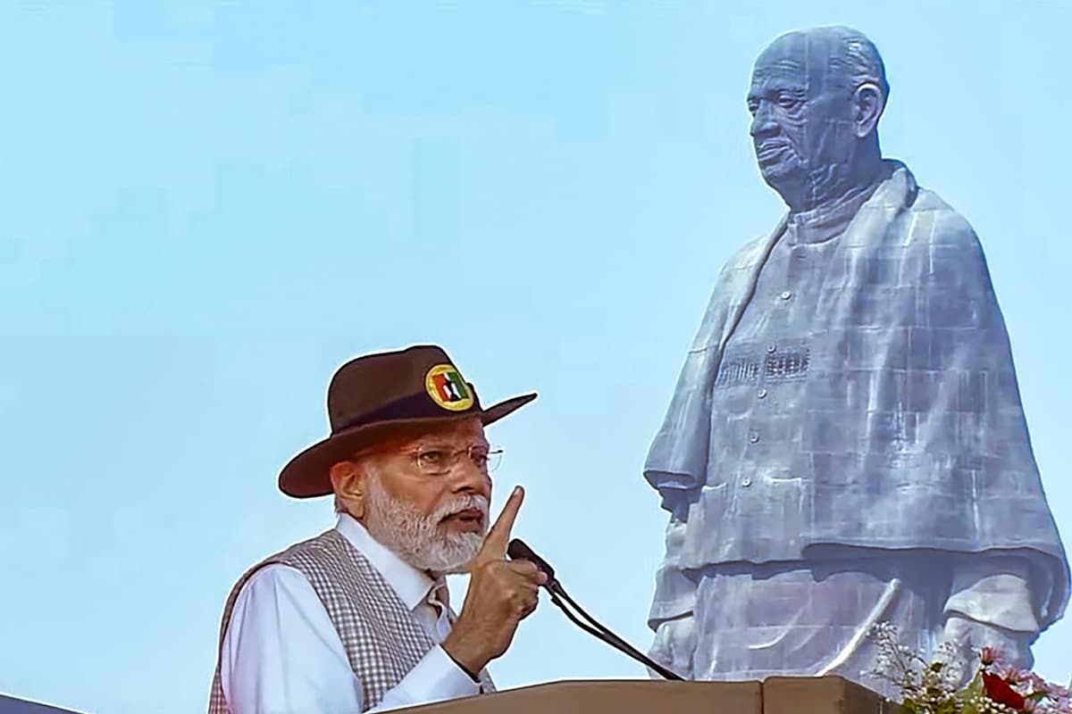 As Bill Gates Heads to Statue of Unity, PM Modi Shares ‘Iron and Soil’ Trivia With Him