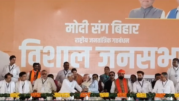 BJP Will Have “4,000 MPs”: Nitish Kumar Touches PM’s Feet After Gaffe