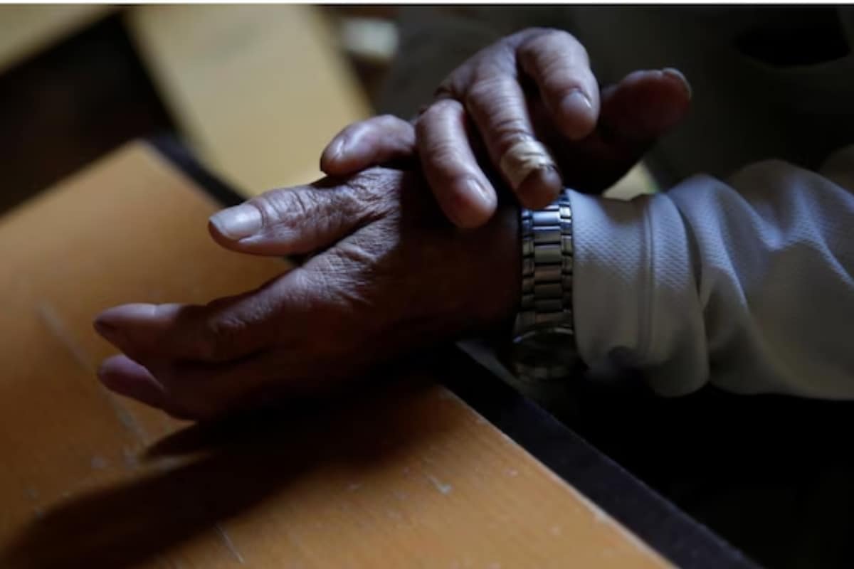 UP: Man Bites Shopkeeper’s Finger Over Rs 50 Dispute, Case Filed UP: Man Bites Shopkeeper’s Finger Over Rs 50 Dispute, Case Filed