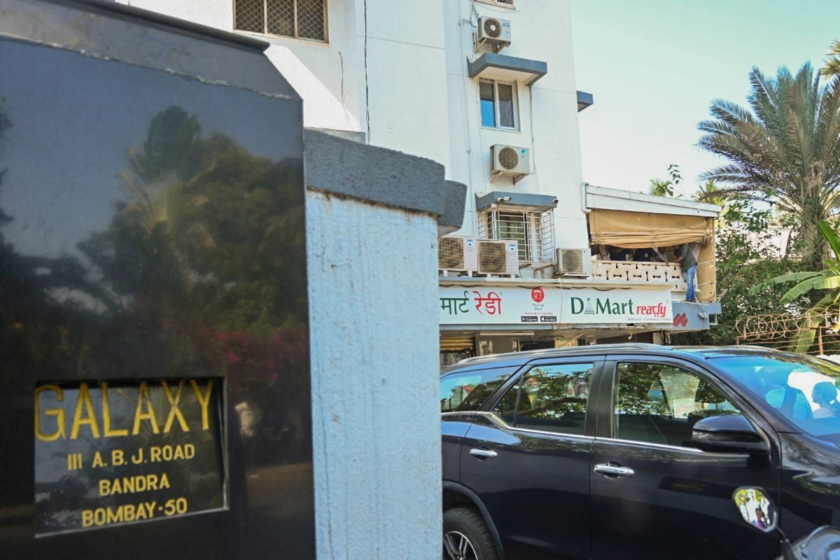 Salman Khan Firing Case: Security Beefed Up Outside Galaxy Apartments, Cops Ask Actor to Inform Before Leaving Home