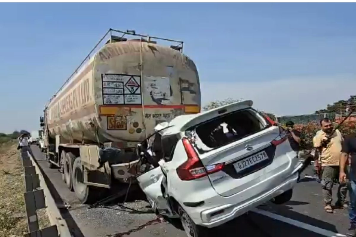 Gujarat: 10 Dead As Car Rams Into Truck From Behind on Ahmedabad-Vadodara Expressway