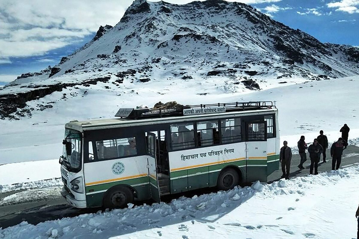 104 Roads Blocked in Himachal After Widespread Rain, Snowfall; MeT Sounds Yellow Alert
