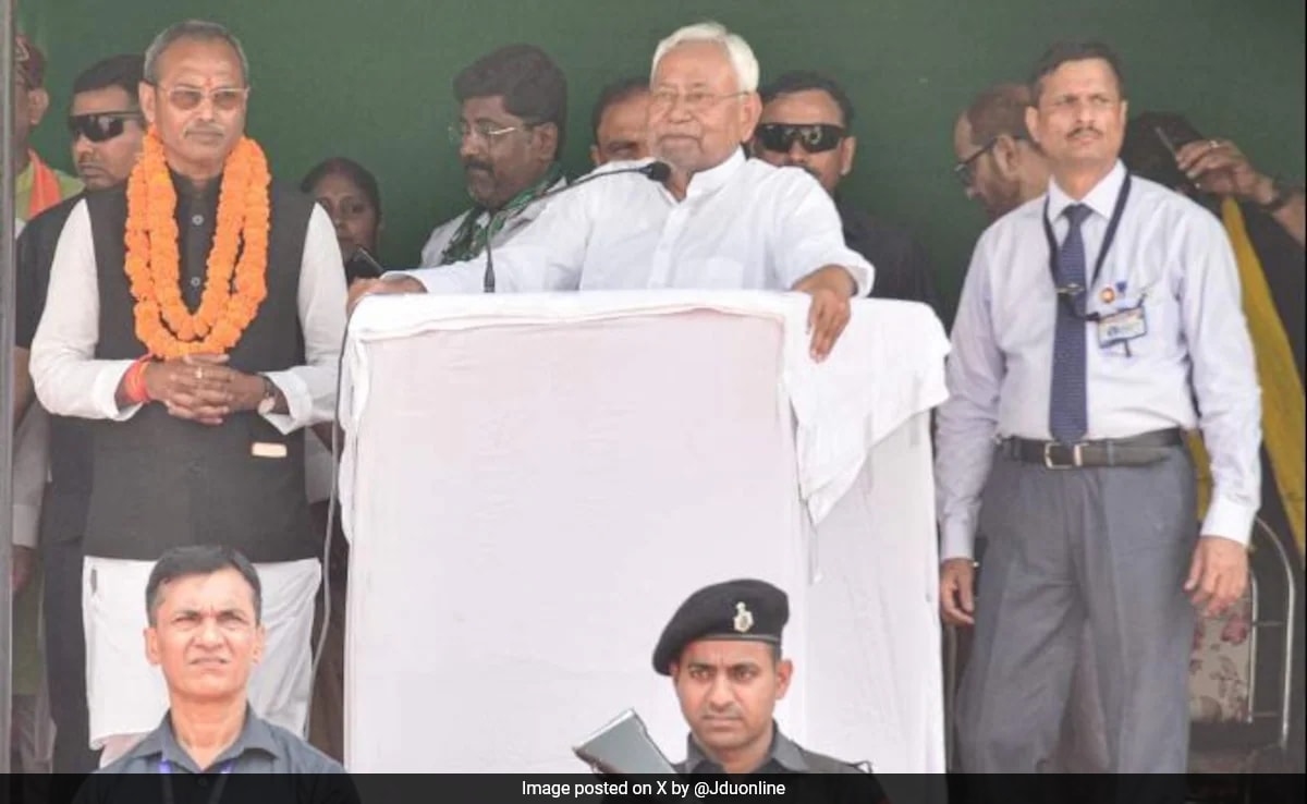 On Nitish Kumar’s “Itna Bal Baccha” Dig At Lalu Yadav, Tejashwi’s Advice