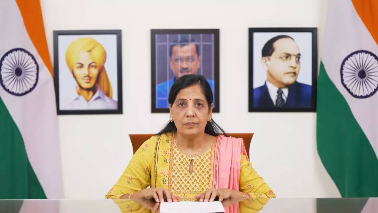 Photo of Kejriwal behind bars in background, wife Sunita reads his letter from Tihar