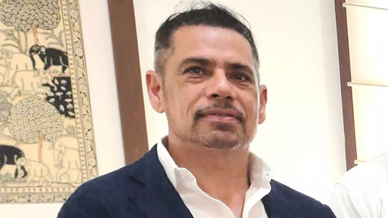 ‘People of Amethi expect me to represent their constituency,’: Vadra