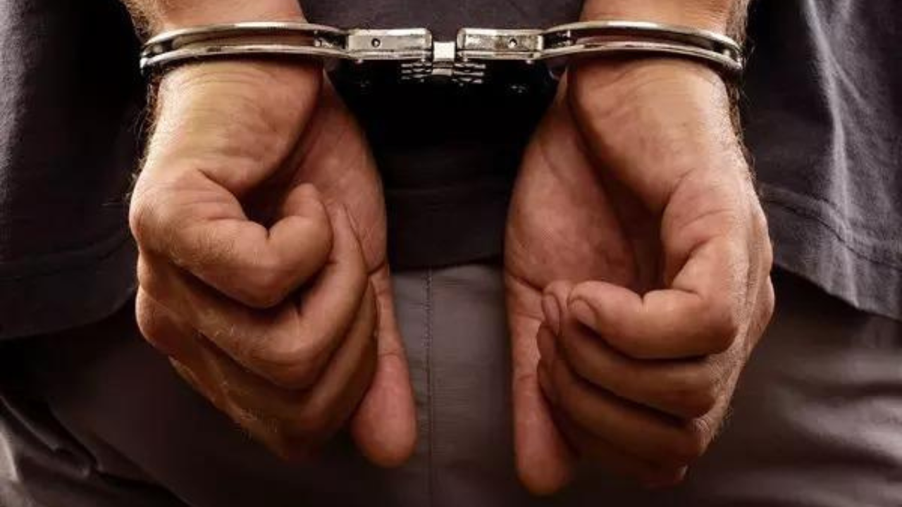 Woman smoking at paan shop kills man staring at her, held