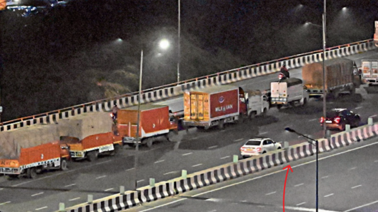 India’s widest (Delhi-Meerut) expressway becomes a truck parking lot at night
