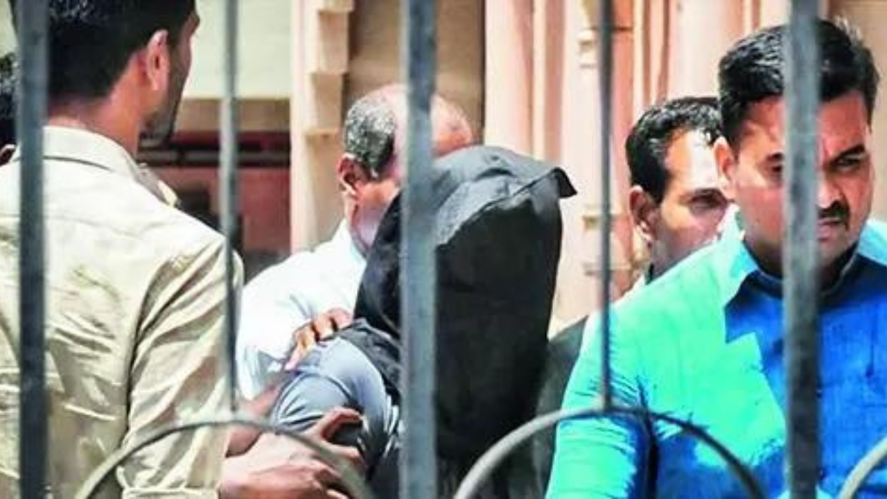 Cafe blast accused gave phone for repair in Kol, got tracked Cafe blast accused gave phone for repair in Kol, got tracked