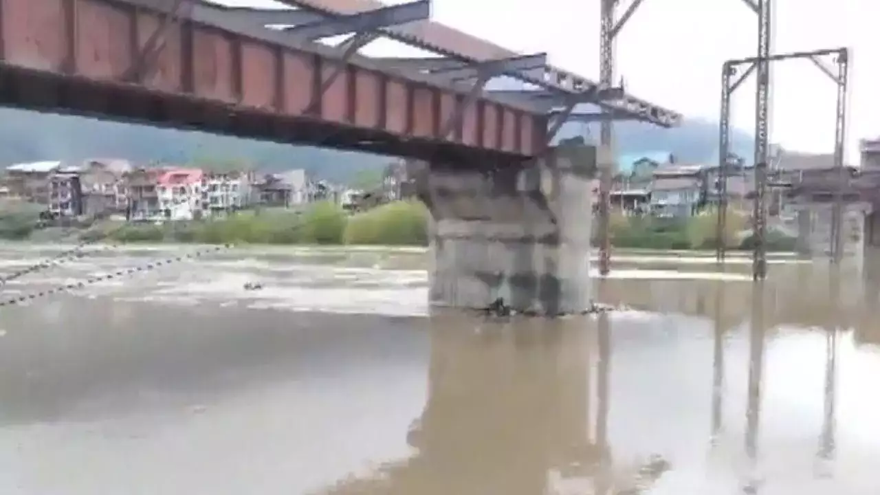 Boat capsizes in J&K’s Jhelum river, some feared missing