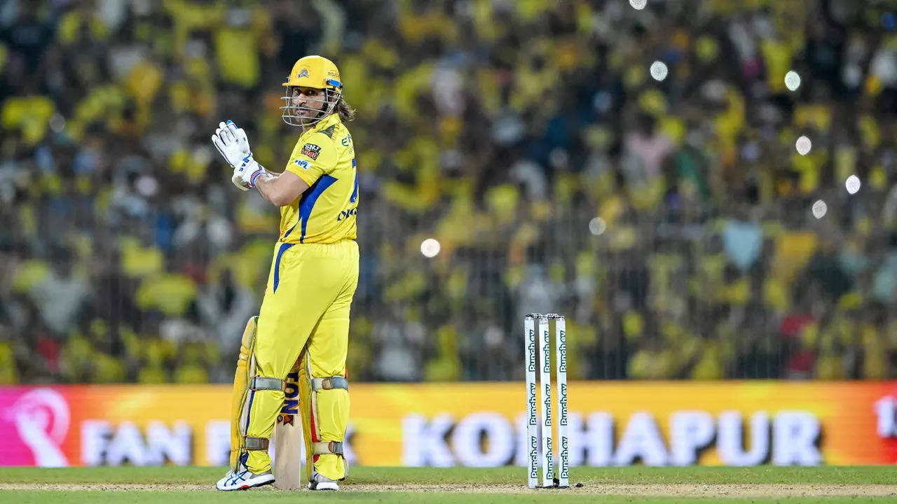 Why is MS Dhoni not batting up the order for CSK?