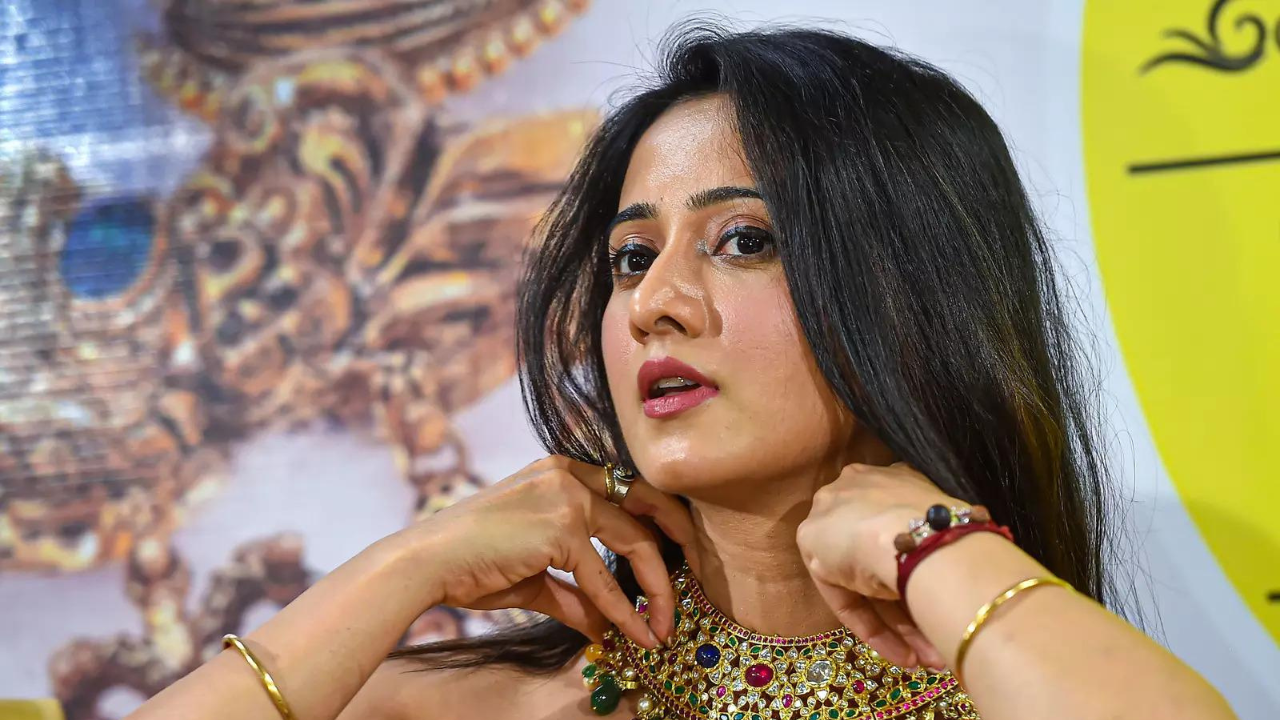 ‘Local Kannadigas should be taught a lesson’: Actor says mob attacked her, hubby in Bengaluru