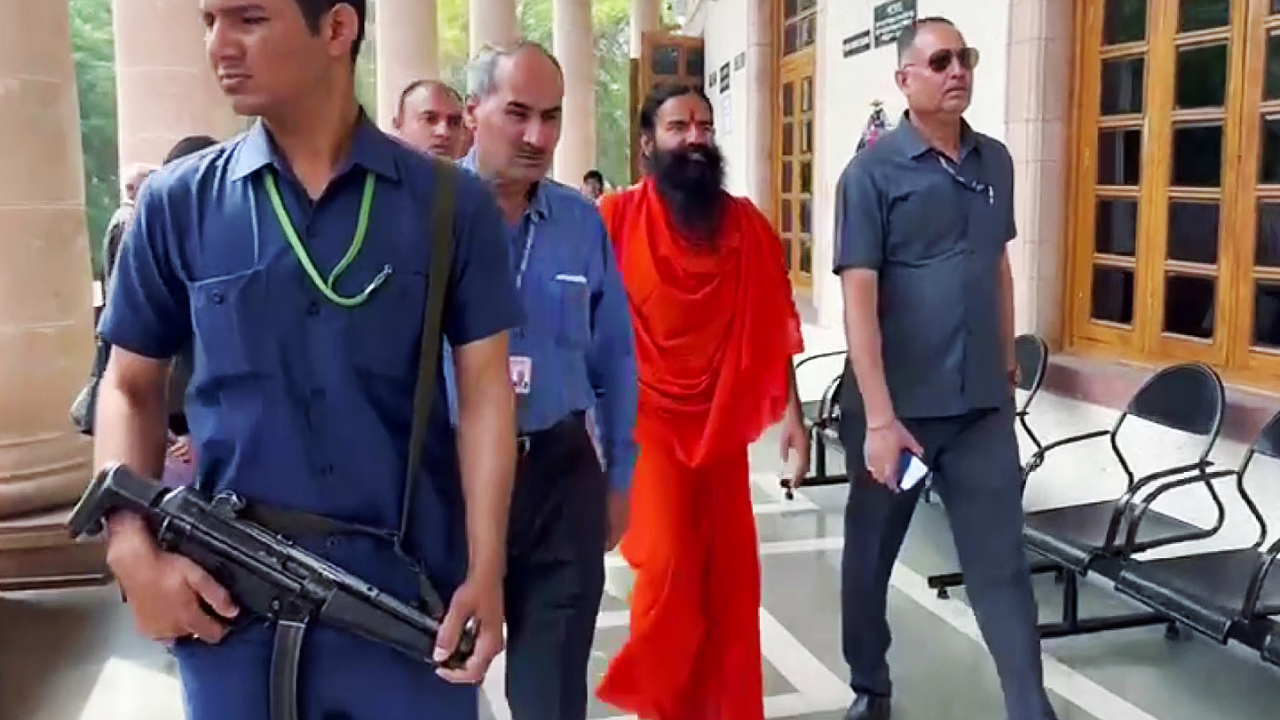 Patanjali apology in papers should be of same size as its ads: SC