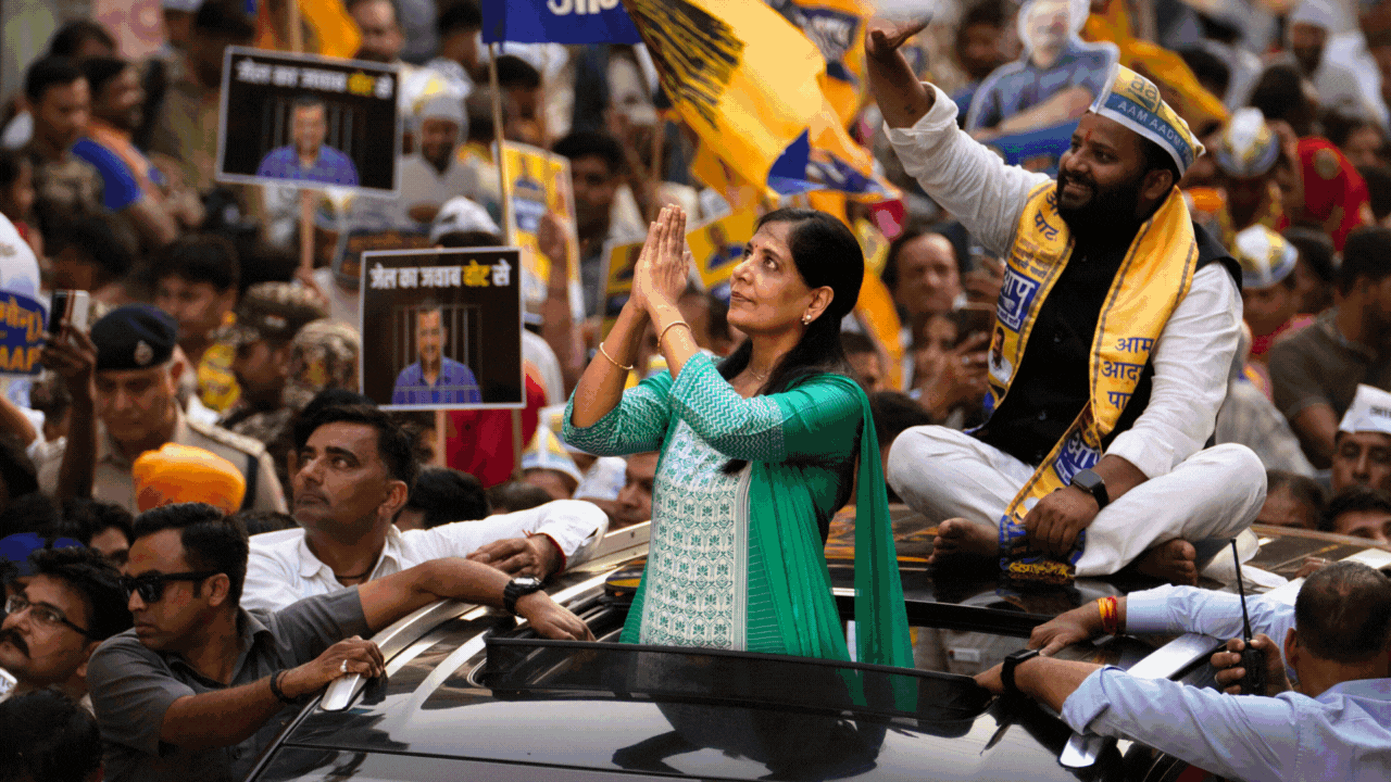 Nobody can break Delhi CM, wife Sunita Kejriwal says as she begins city campaign