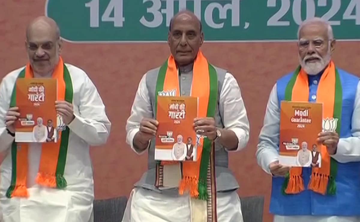 BJP Releases ‘Modi Ki Guarantee’ Manifesto, Congress Calls It Apology BJP Releases ‘Modi Ki Guarantee’ Manifesto, Congress Calls It Apology