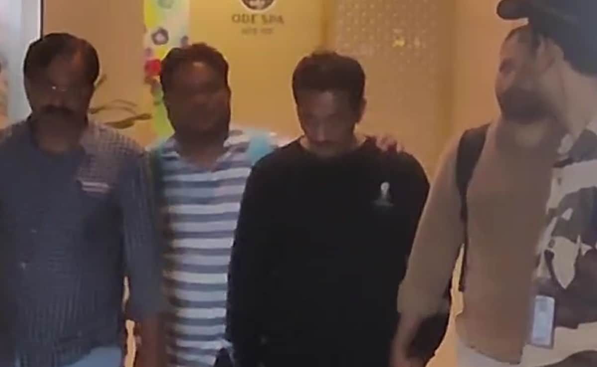 Man Behind Billboard Collapse Brought To Mumbai After Arrest In Rajasthan Man Behind Billboard Collapse Brought To Mumbai After Arrest In Rajasthan