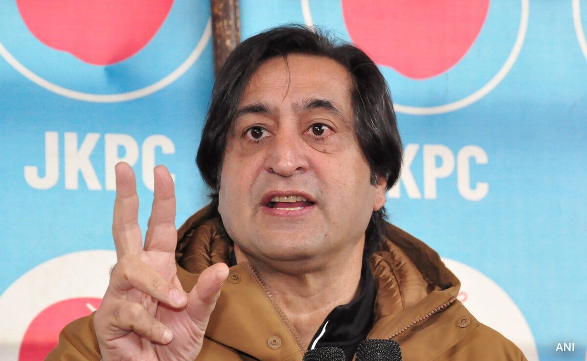 Sajad Lone Asks Omar Abdullah To Apologise Over “BJP’s Team B” Claim Sajad Lone Asks Omar Abdullah To Apologise Over “BJP’s Team B” Claim