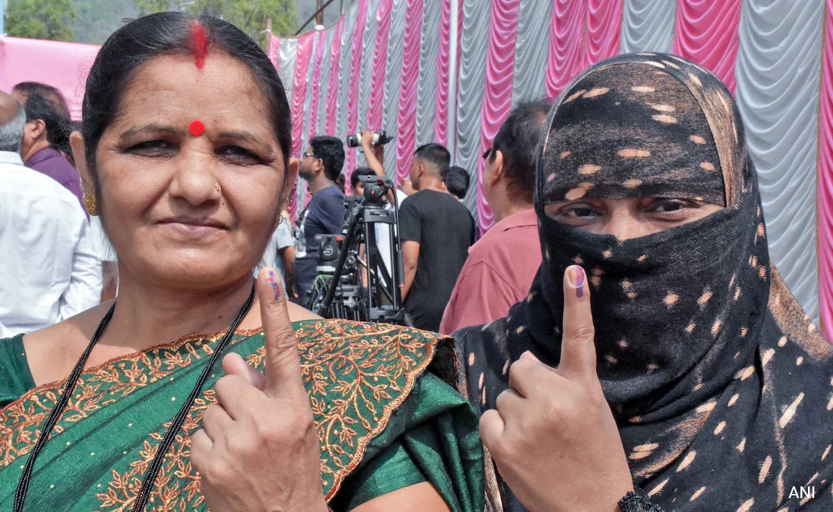 Lok Sabha Polls LIVE: Voting Begins, S Jaishankar, Hardeep Puri Among Early Voters