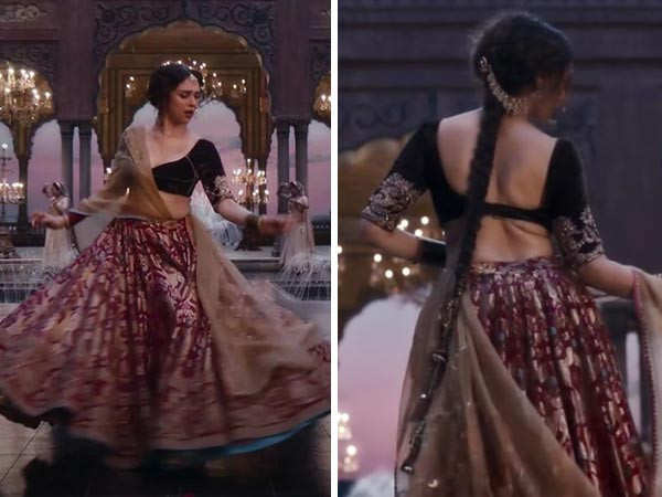 Aditi Rao Hydariâs sensual Gajgamini walk from Heeramandi goes viral Aditi Rao Hydariâs sensual Gajgamini walk from Heeramandi goes viral