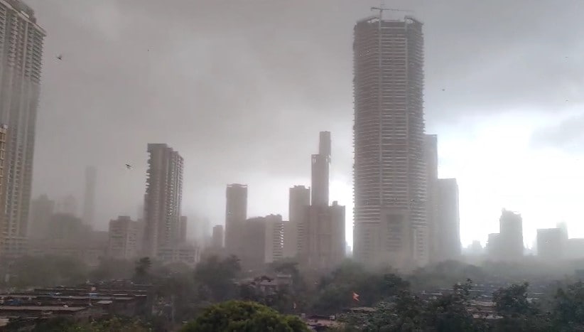Massive Dust Storm, Season’s First Rain In Mumbai, Airport Ops Affected