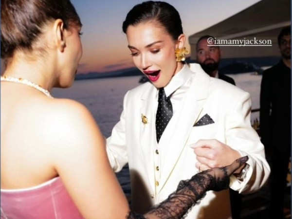 Kiara Advani and Amy Jackson share a lovely moment at Cannes Kiara Advani and Amy Jackson share a lovely moment at Cannes