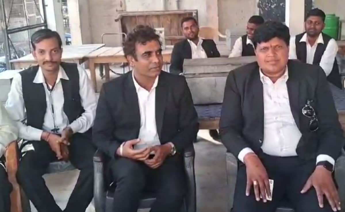 UP Lawyers’ Rs 2 Lakh Bet On Favourite Candidates Ahead Of Phase 3 Voting UP Lawyers’ Rs 2 Lakh Bet On Favourite Candidates Ahead Of Phase 3 Voting