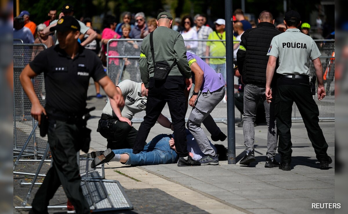 Slovak PM Shot Multiple Times After Cabinet Meeting, Suspect Detained Slovak PM Shot Multiple Times After Cabinet Meeting, Suspect Detained
