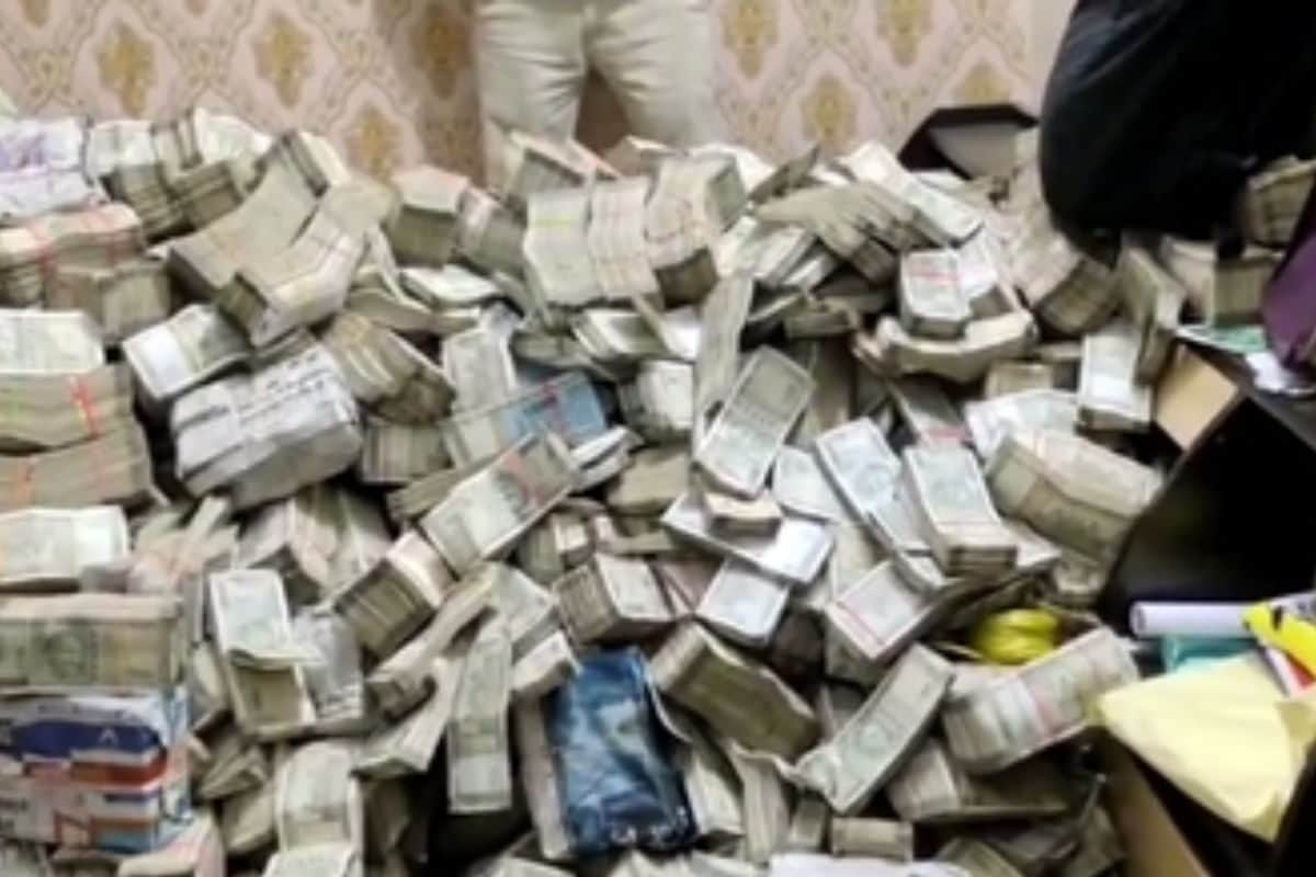 6 Counting Machines, 12 Hours: ED Seizes Rs 35 Crore Cash With Confidential Letter From Jharkhand Minister’s Staff 6 Counting Machines, 12 Hours: ED Seizes Rs 35 Crore Cash With Confidential Letter From Jharkhand Minister’s Staff